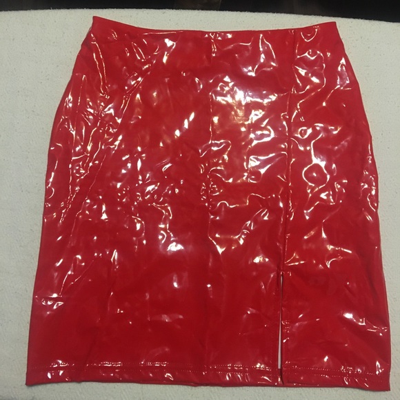 Red Latex Mini Skirt - Picture 3 of 5